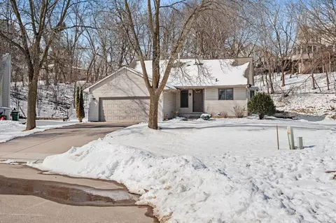 8136 Dakota Ln, Chanhassen, MN 55317
