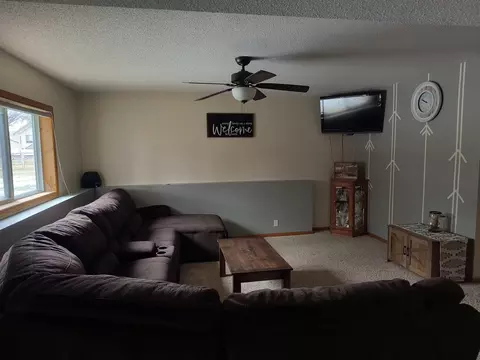 Living - 407 Suncrest Dr, Avon, MN 56310 photo 2 of 4