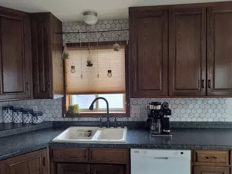 Kitchen - 407 Suncrest Dr, Avon, MN 56310 photo 2 of 4