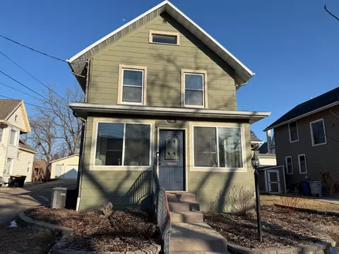 16 7th Ave NE, Rochester, MN 55906
