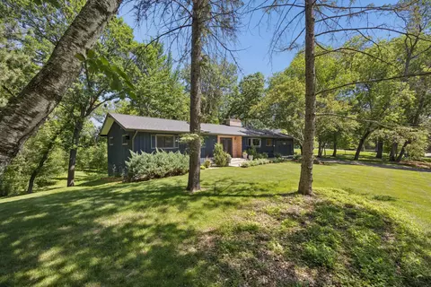 443 Salem Pl, Mahtomedi, MN 55115