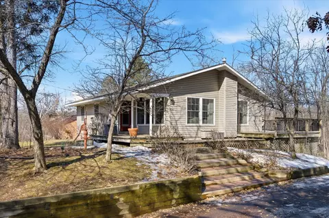 1850 Briarwood Ave, Mahtomedi, MN 55115
