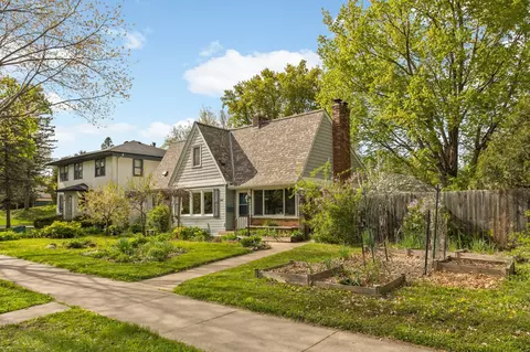 1469 Midway Pkwy, Saint Paul, MN 55108