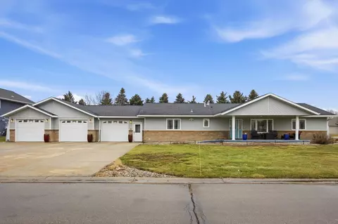 211 Hackberry Ct, Kindred, ND 58051