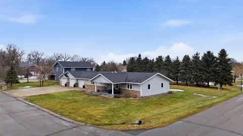 211 Hackberry Ct, Kindred, ND 58051 photo 2
