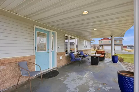 211 Hackberry Ct, Kindred, ND 58051 photo 35