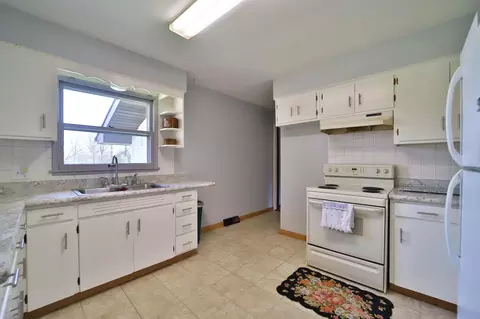 Kitchen - 12108 Oakridge Rd, Brainerd, MN 56401 photo 2 of 6
