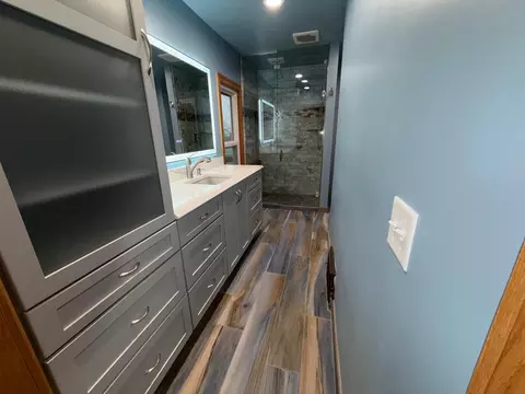 Bath - 16604 750th Ave, Albert Lea, MN 56007 photo 2 of 3