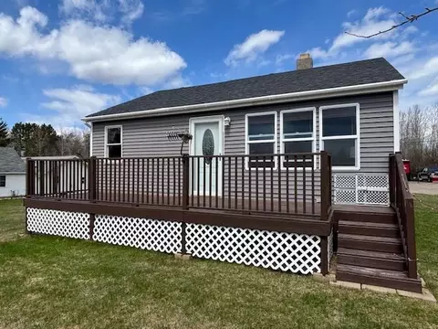 802 3rd St NW, Chisholm, MN 55719