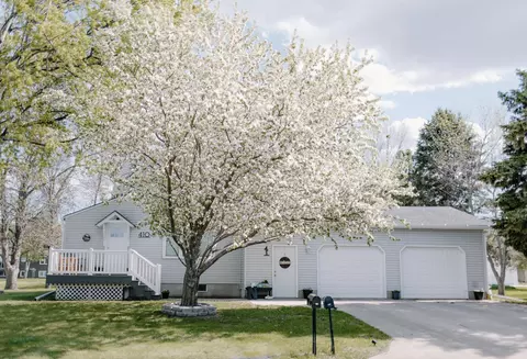 410 2nd St NE, Hankinson, ND 58041