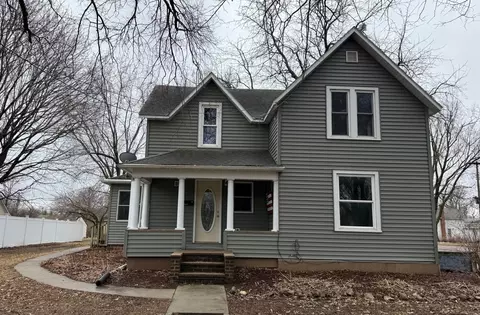 590 Franklin St W, Wells, MN 56097
