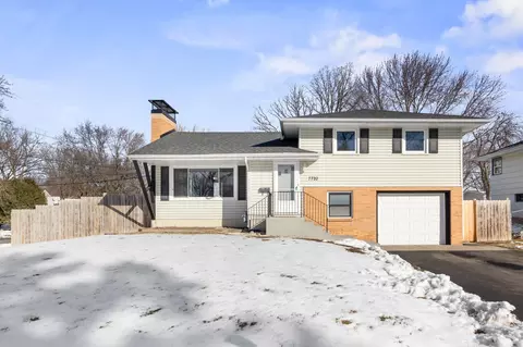 7720 Viewcrest Ln, New Hope, MN 55427