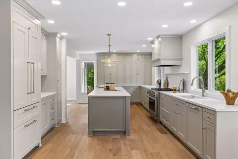 5804 Schaefer Rd, Edina, MN 55436