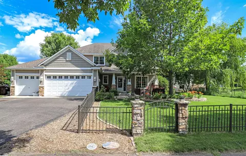 723 36th St W, Hastings, MN 55033