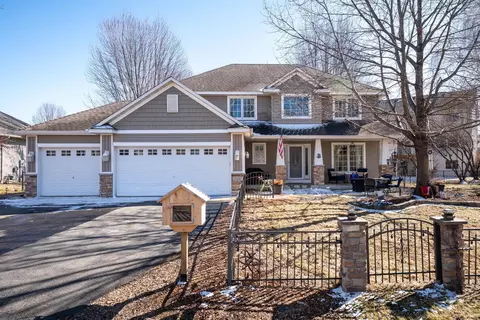 723 36th St W, Hastings, MN 55033