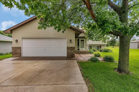 1294 Stone Ridge Rd, Sauk Rapids, MN 56379