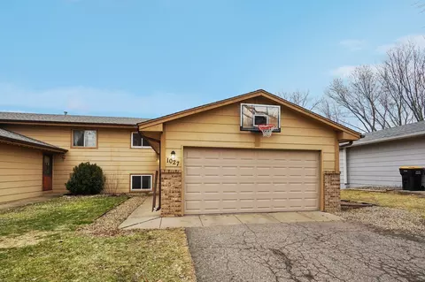 1027 Eastview Cir, Shakopee, MN 55379