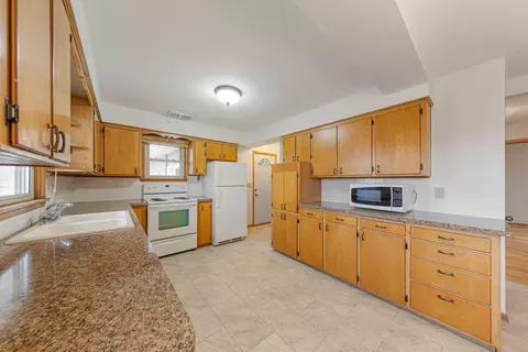 2335 4th St NW, Faribault, MN 55021 photo 9