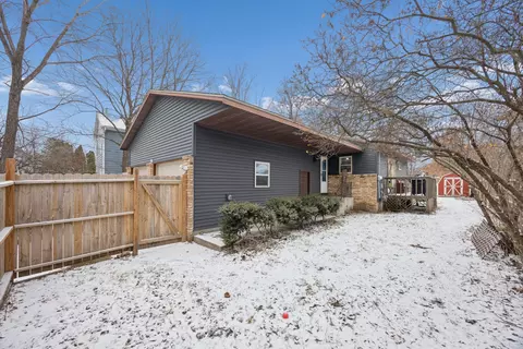 416 Broadway St E, Osseo, MN 55369