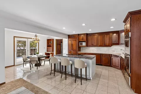205 Hillcrest Ct, Burnsville, MN 55337
