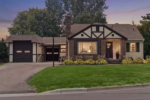 2123 Fairways Ln, Roseville, MN 55113