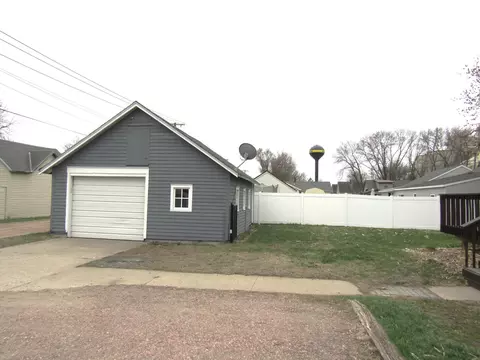 Exterior - 215 7th St, Dawson, MN 56232 photo 1 of 3
