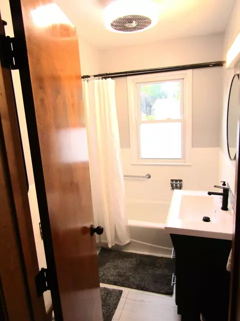 Bath - 215 7th St, Dawson, MN 56232 photo 2 of 4