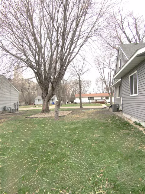 Exterior - 215 7th St, Dawson, MN 56232 photo 2 of 3