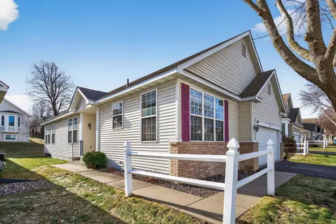 442 Meadowood Ln, Burnsville, MN 55337