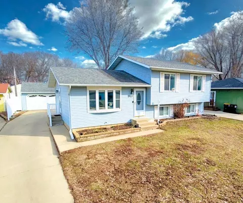 1927 42nd St NW, Rochester, MN 55901