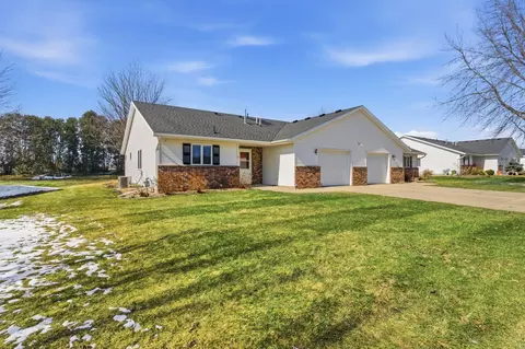 2608 10th St SW, Willmar, MN 56201