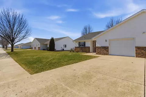 2608 10th St SW, Willmar, MN 56201
