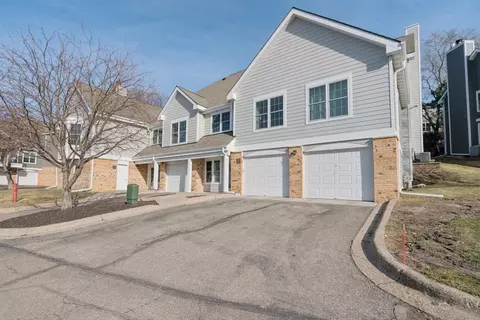 5980 Chasewood Pkwy #102, Minnetonka, MN 55343