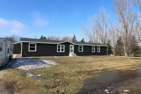 315 4th St, Davenport, ND 58021