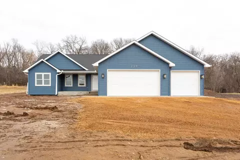 733 Magoo Rd, Hudson, WI 54016