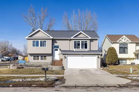 1625 35th Ave S, Fargo, ND 58104