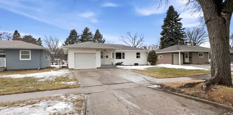 1813 13th St S, Moorhead, MN 56560