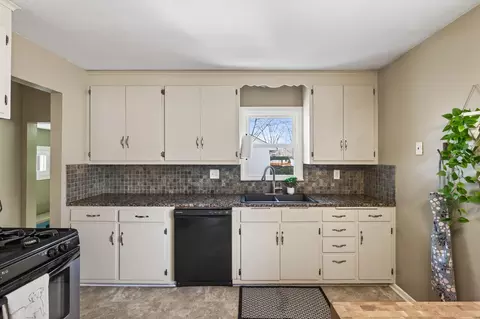 Kitchen - 126 Hayden Lake Rd E, Champlin, MN 55316 photo 4 of 4