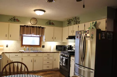 Kitchen - 33198 540th Ave, Alberta, MN 56207 photo 2 of 3