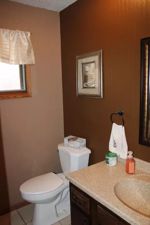 Bath - 33198 540th Ave, Alberta, MN 56207 photo 2 of 4
