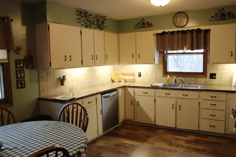 Kitchen - 33198 540th Ave, Alberta, MN 56207 photo 1 of 3