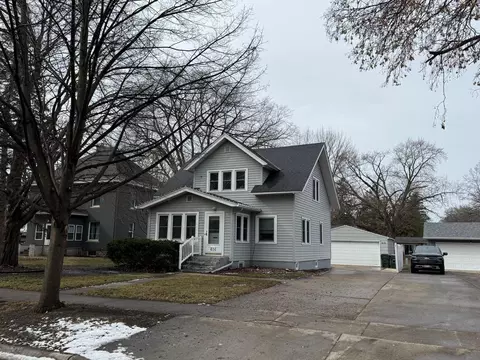 616 Lynn Rd SW, Hutchinson, MN 55350
