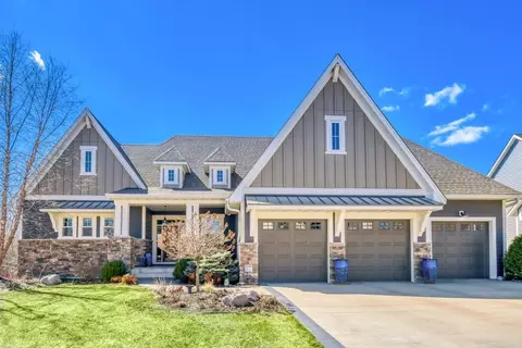 5676 Garden Dr, Woodbury, MN 55129