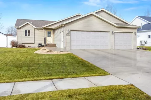 3737 Harrison St S, Fargo, ND 58104