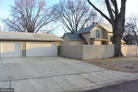 Exterior - 707 Ford Ave N, Glencoe, MN 55336 photo 1 of 2