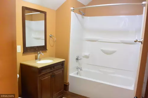 Bath - 707 Ford Ave N, Glencoe, MN 55336 photo 1 of 2
