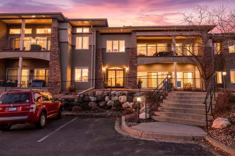 10806 S Shore Dr #103, Plymouth, MN 55441