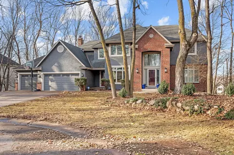 6340 Summit Cir, Chanhassen, MN 55317