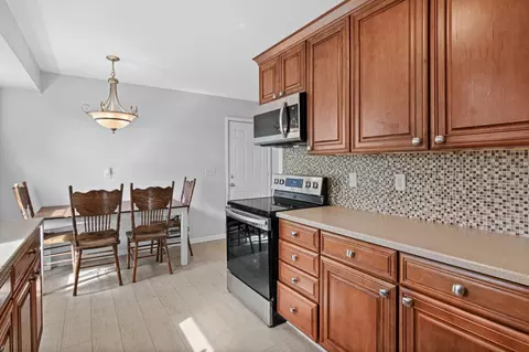 Kitchen - 1324 Valley St, Chaska, MN 55318 photo 4 of 5