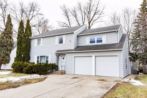 1020 12th St S, Moorhead, MN 56560